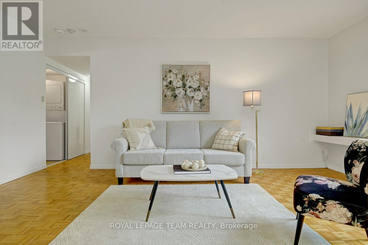 411 - 2871 Richmond Road