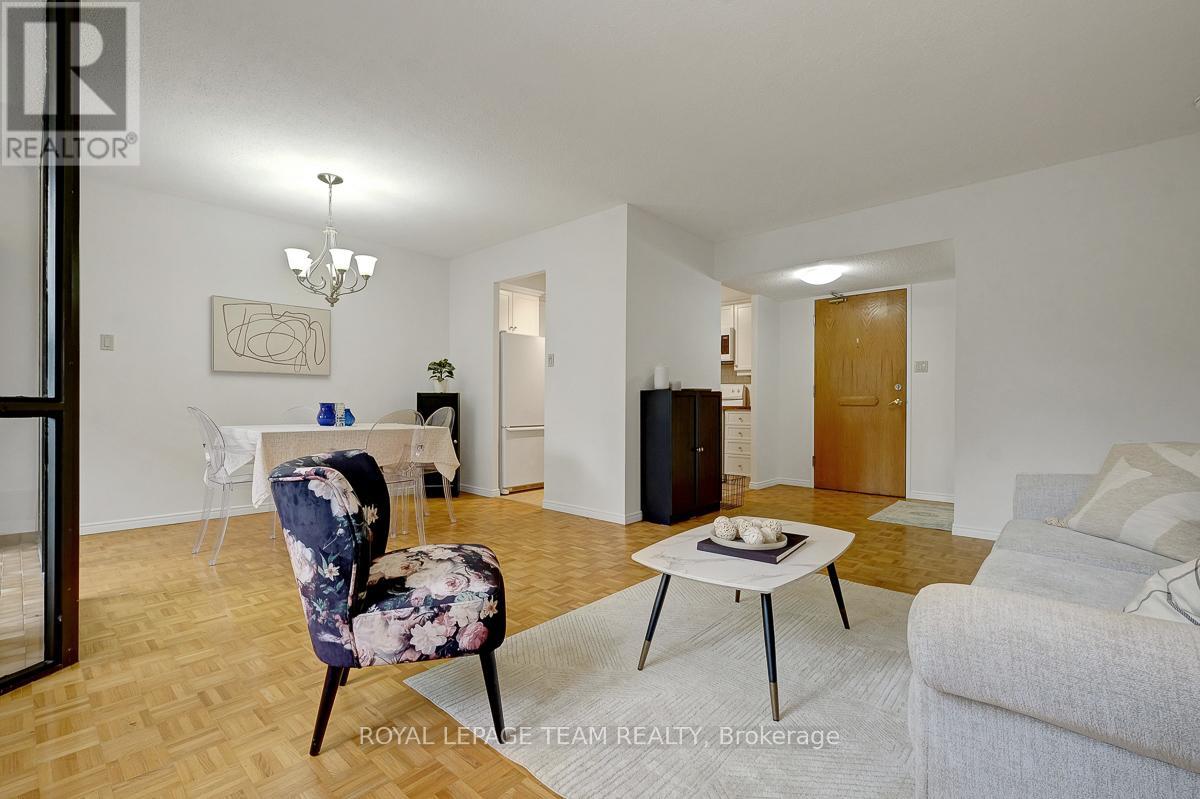 411 - 2871 Richmond Road