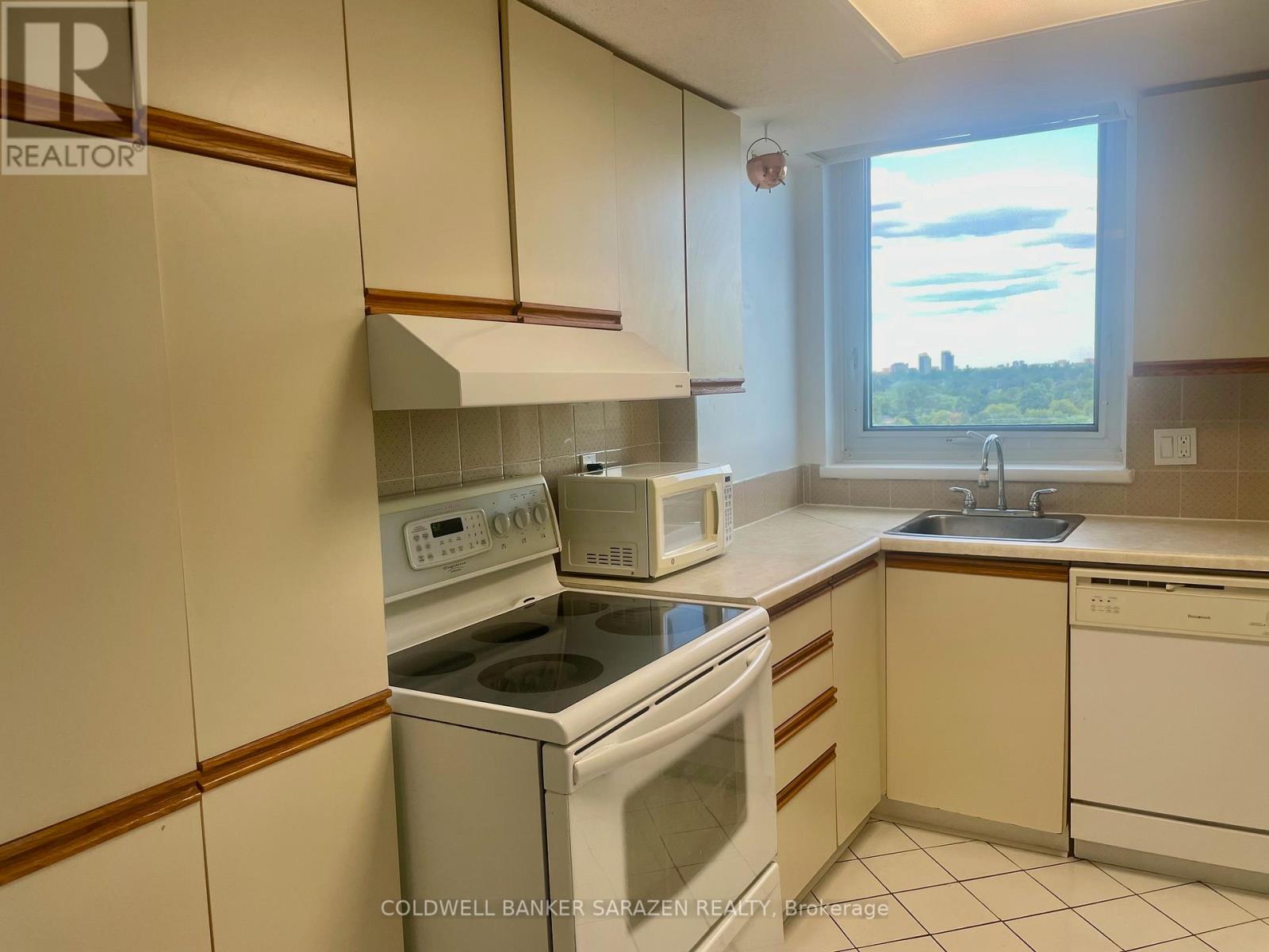 1215 - 80 Sandcastle Drive