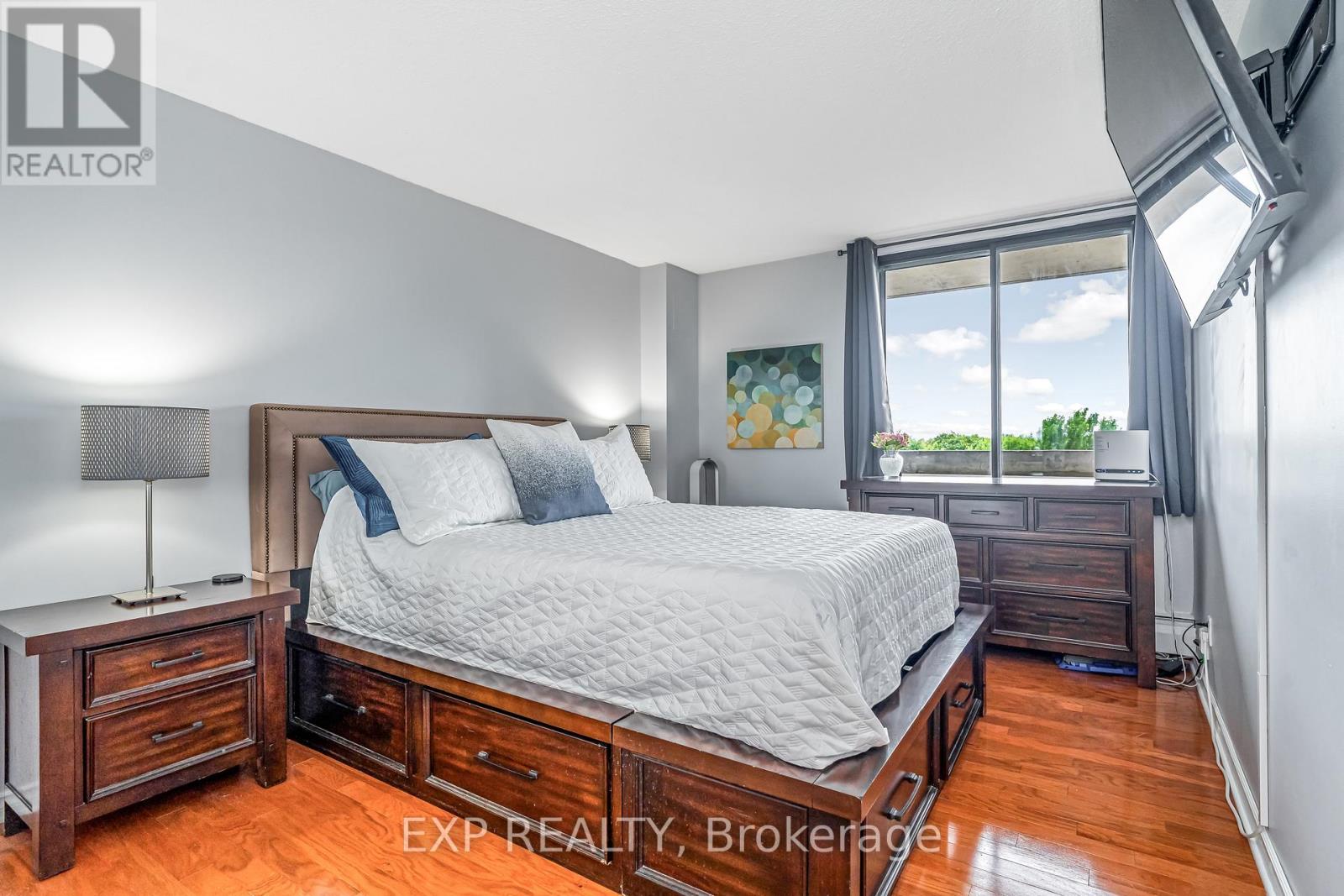 101 - 415 Greenview Avenue