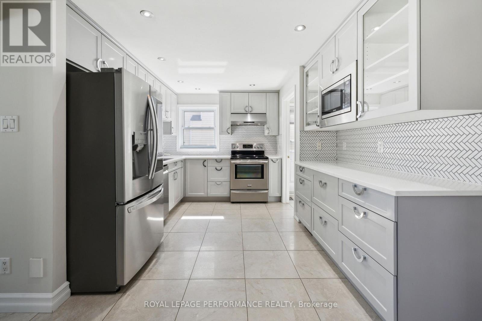 1873 Du Clairvaux Road