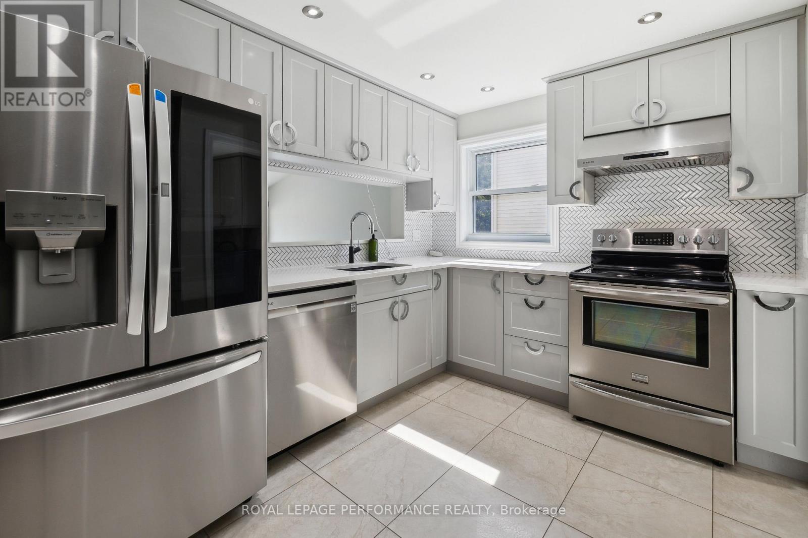 1873 Du Clairvaux Road