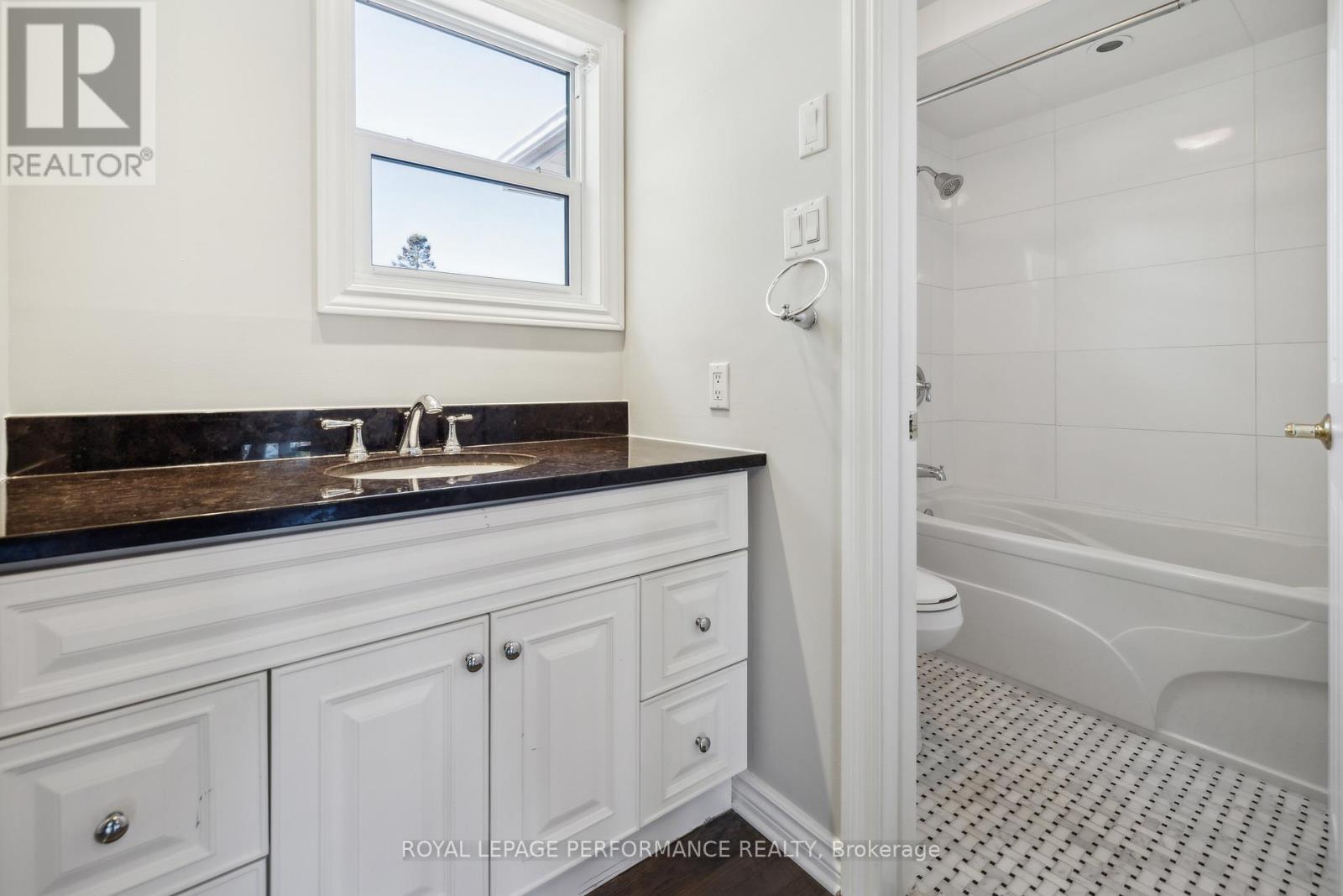 1873 Du Clairvaux Road