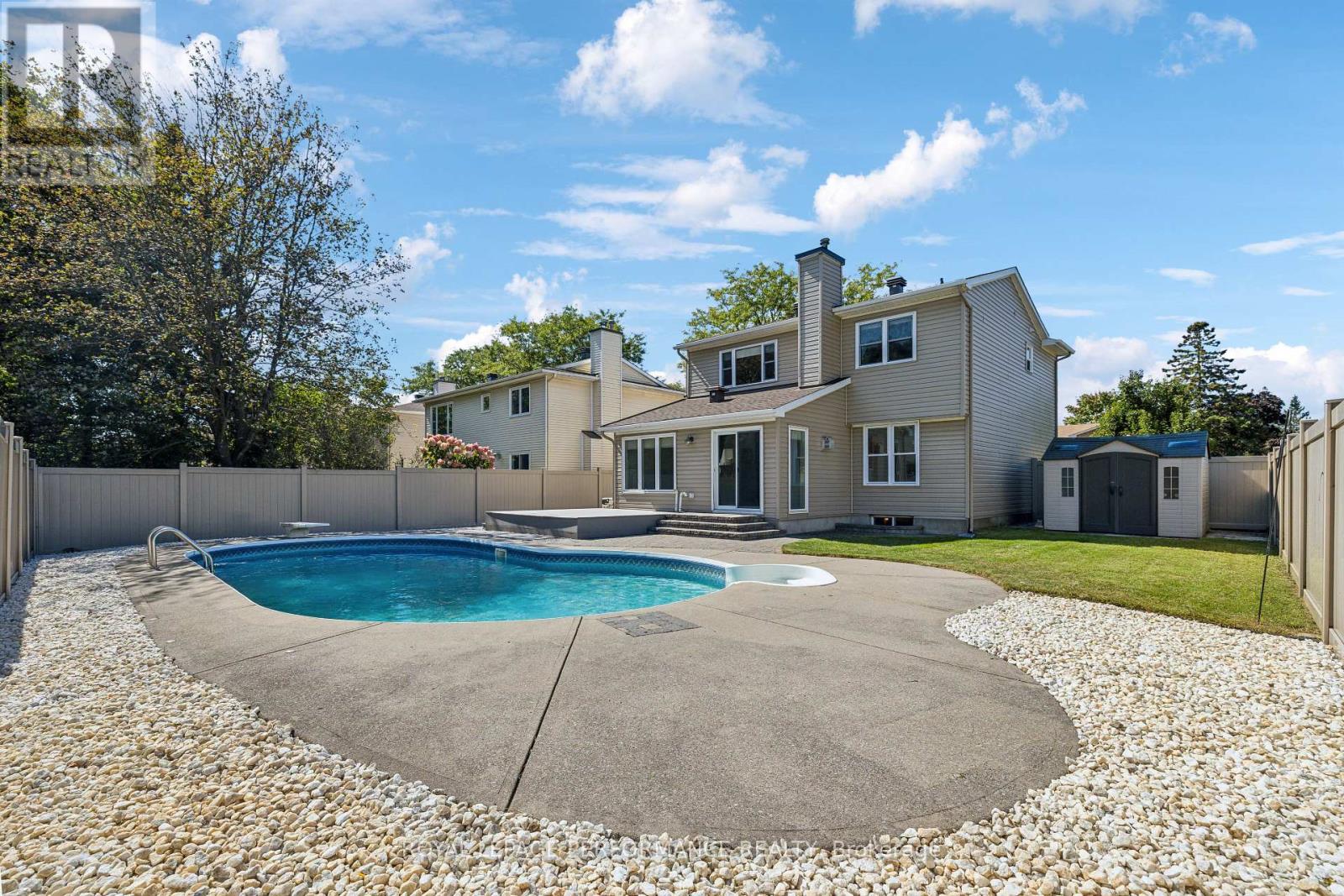 1873 Du Clairvaux Road