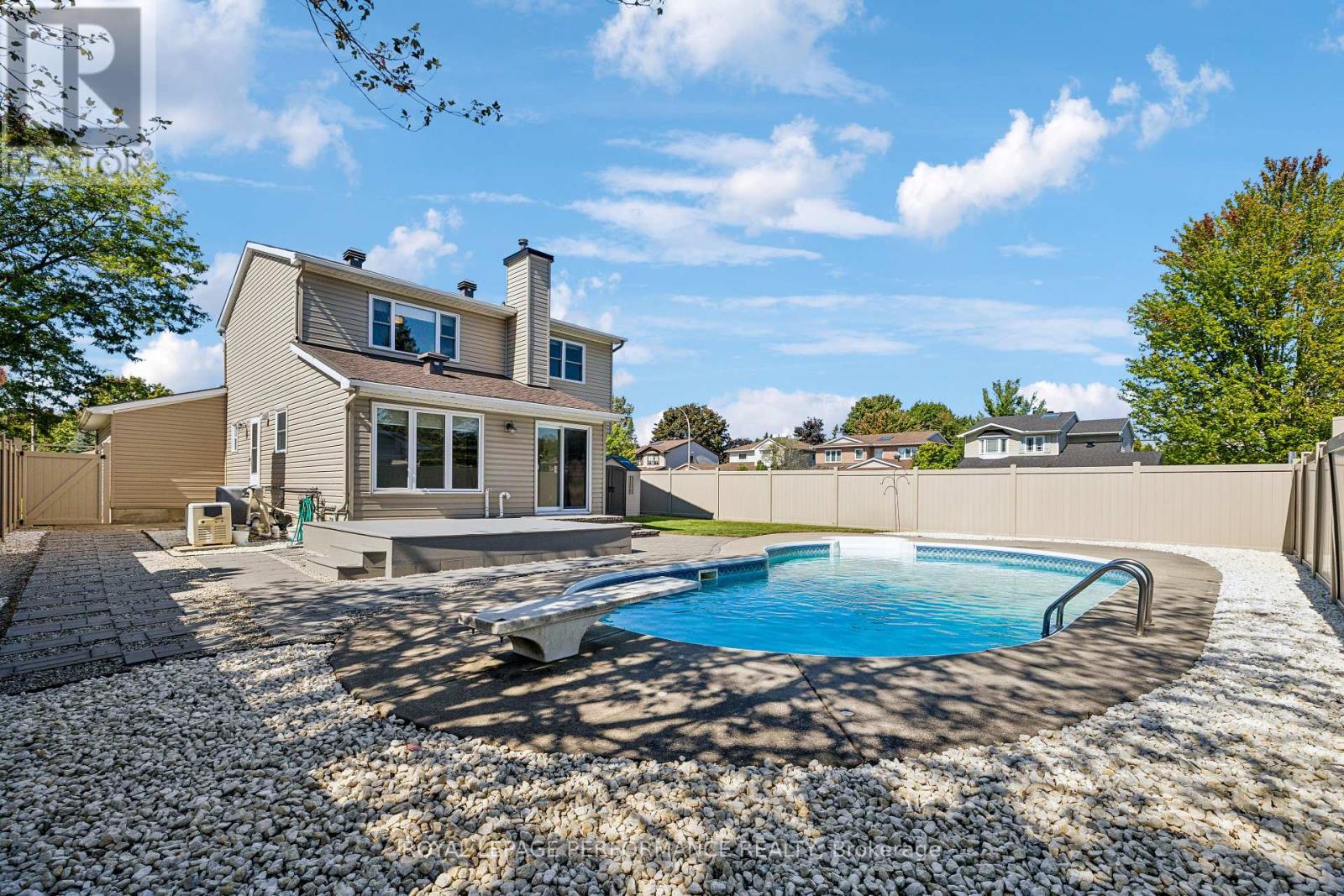 1873 Du Clairvaux Road