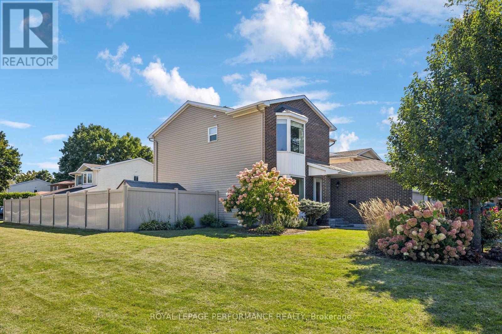 1873 Du Clairvaux Road