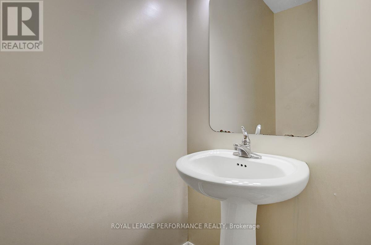 880 White Alder Avenue