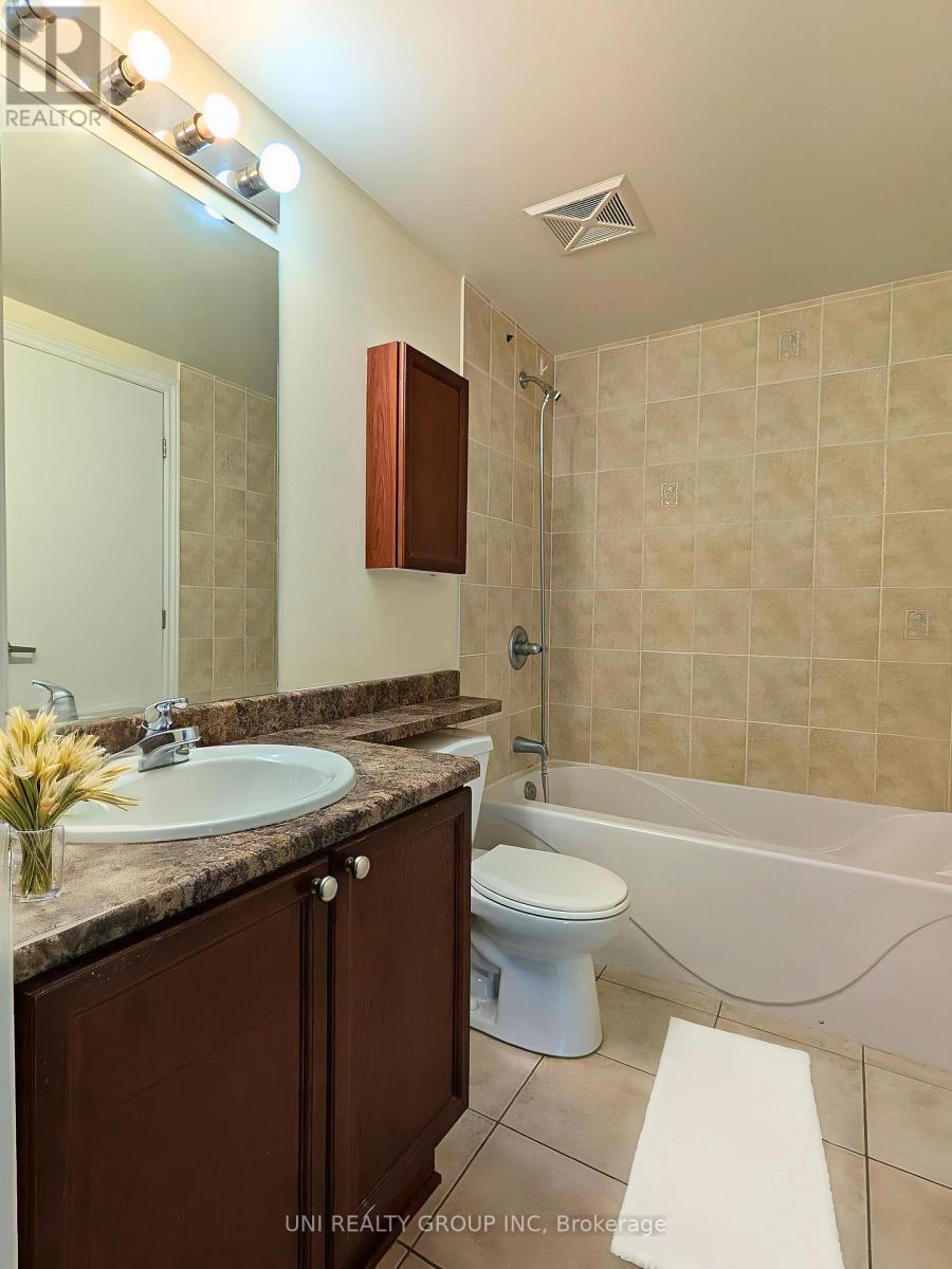 302 - 200 Rideau Street