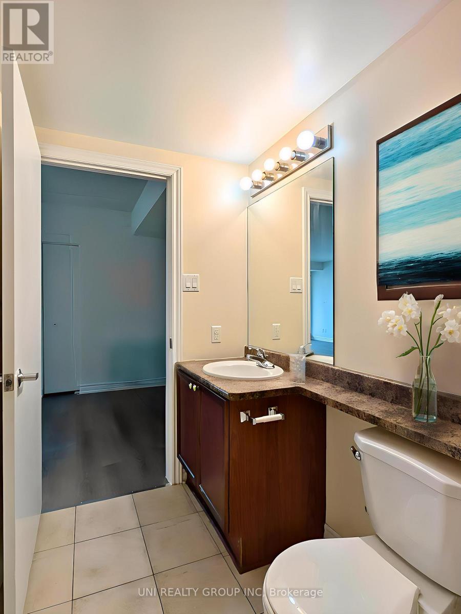 302 - 200 Rideau Street