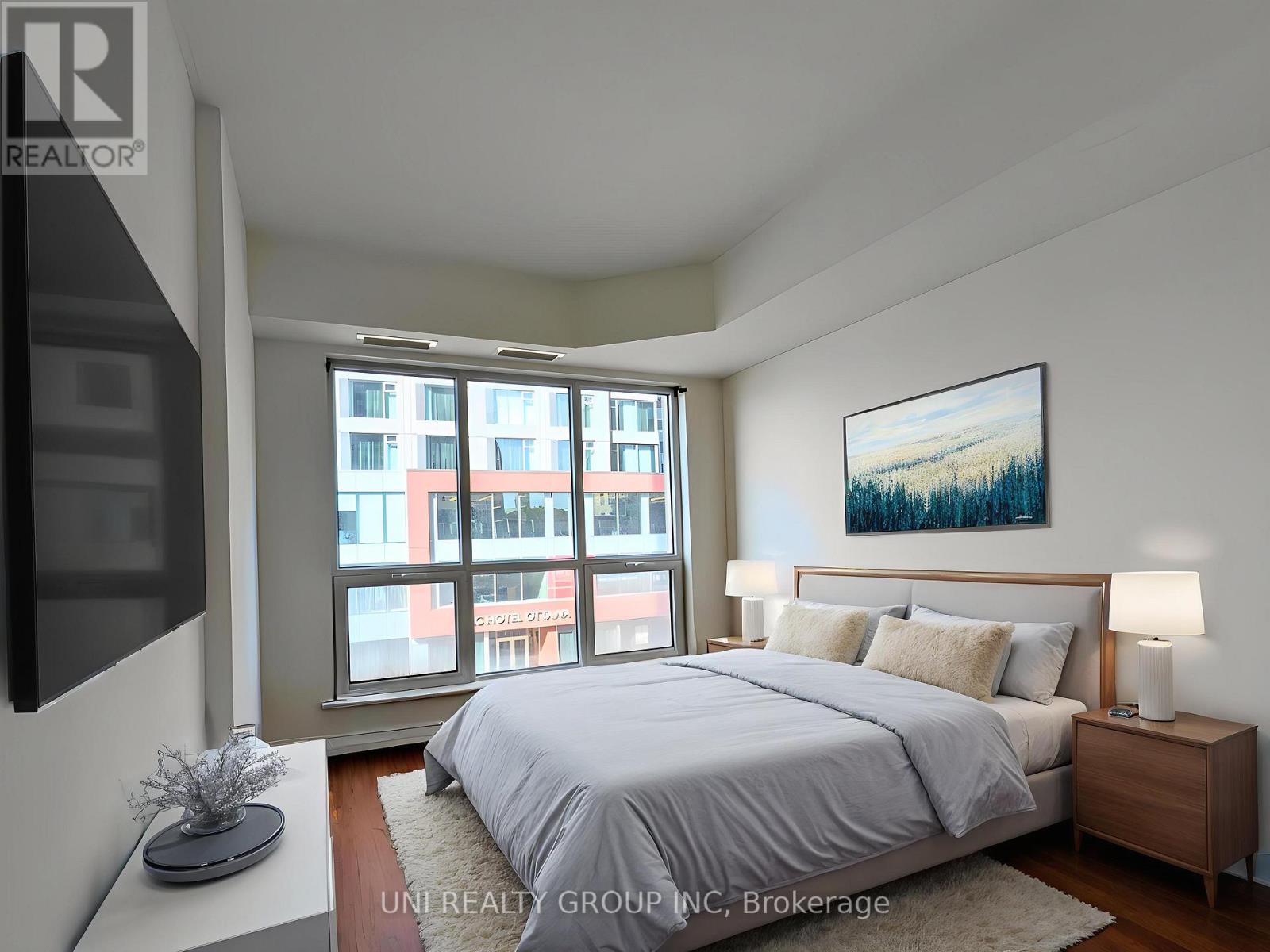 302 - 200 Rideau Street