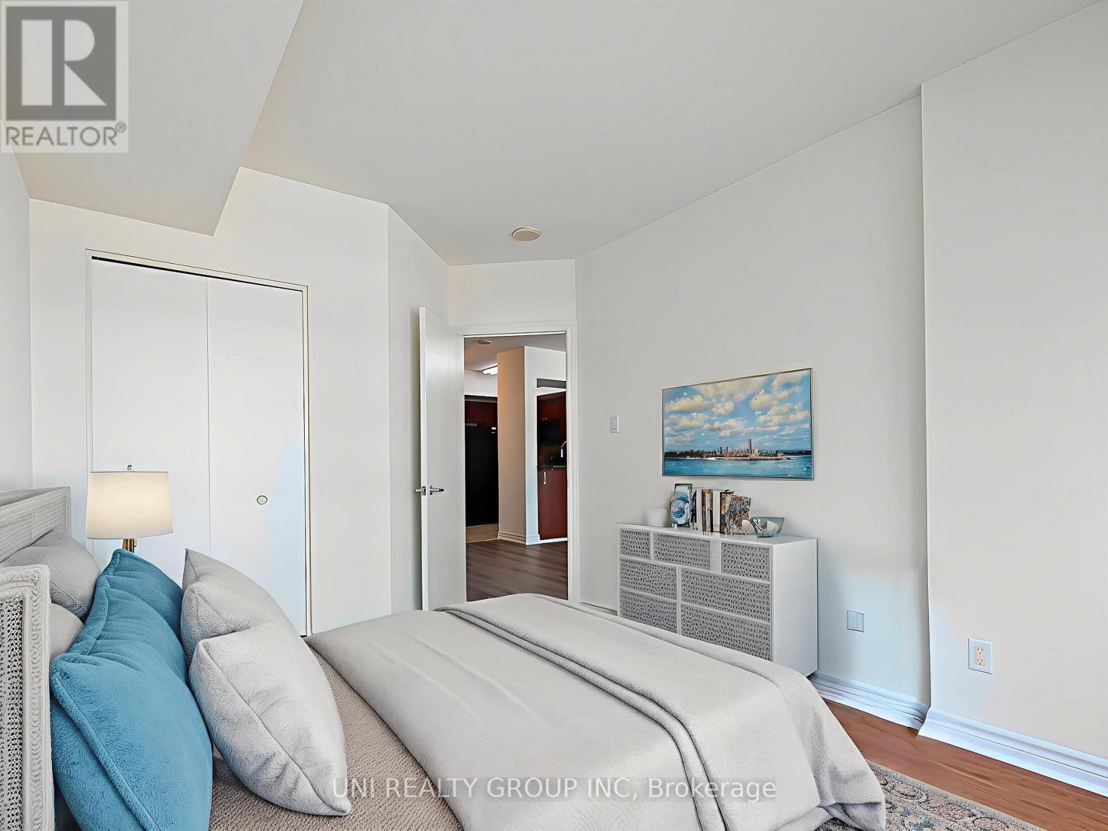 302 - 200 Rideau Street