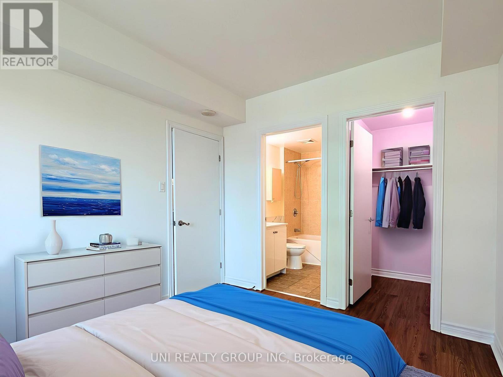 302 - 200 Rideau Street