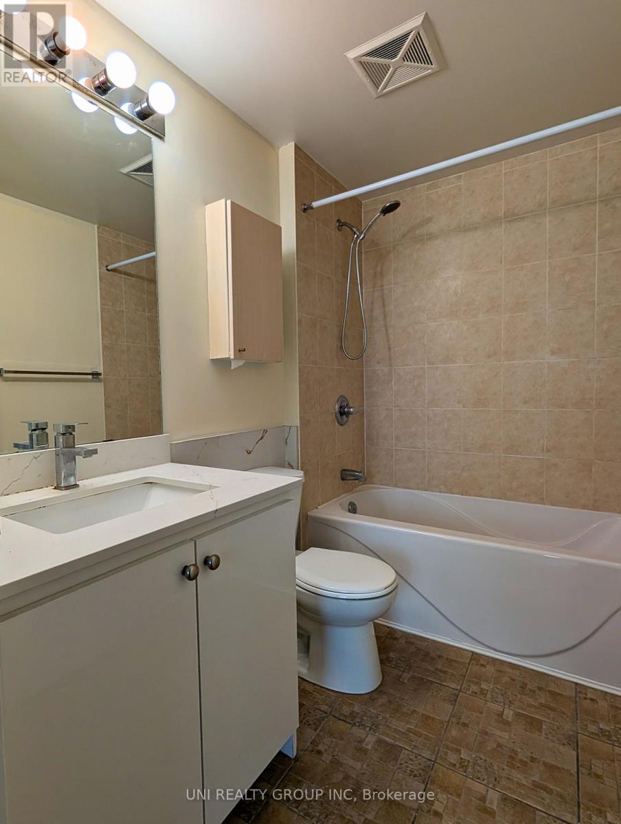 302 - 200 Rideau Street