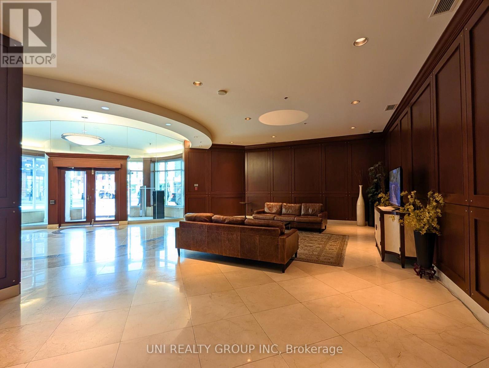 302 - 200 Rideau Street