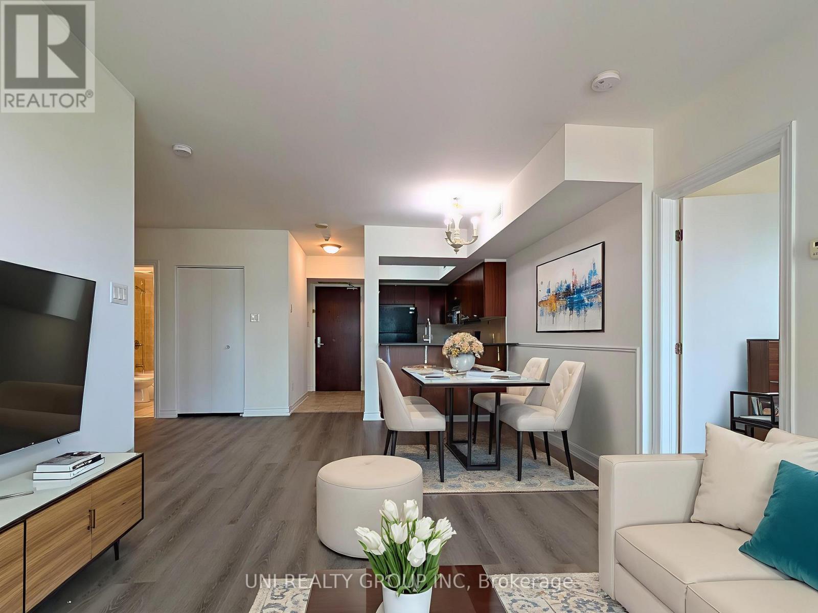 302 - 200 Rideau Street