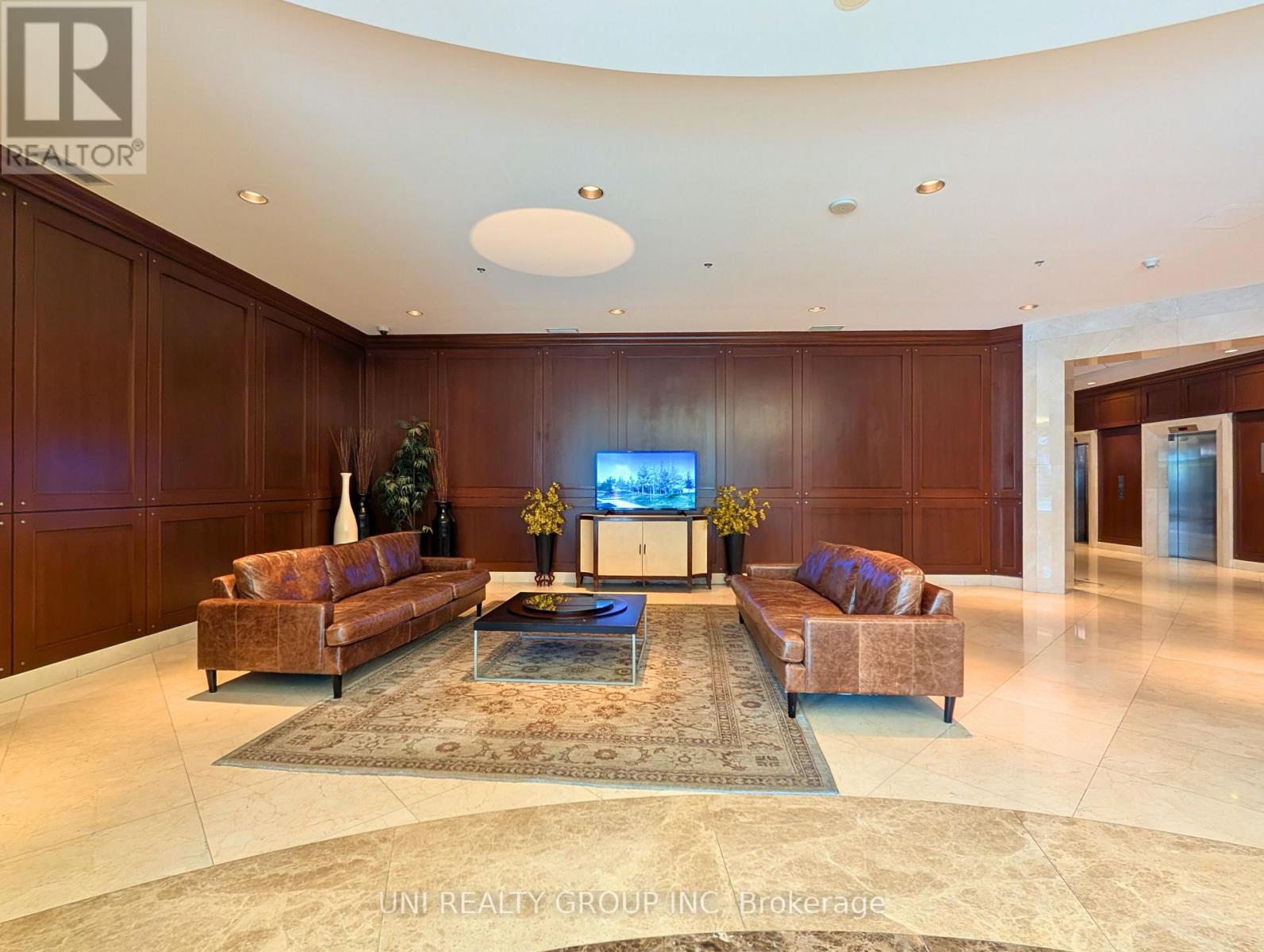 302 - 200 Rideau Street