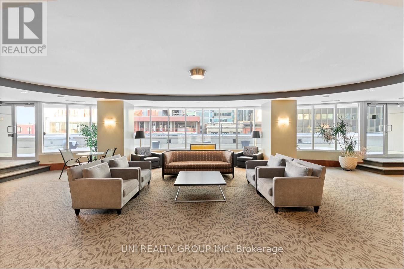 302 - 200 Rideau Street