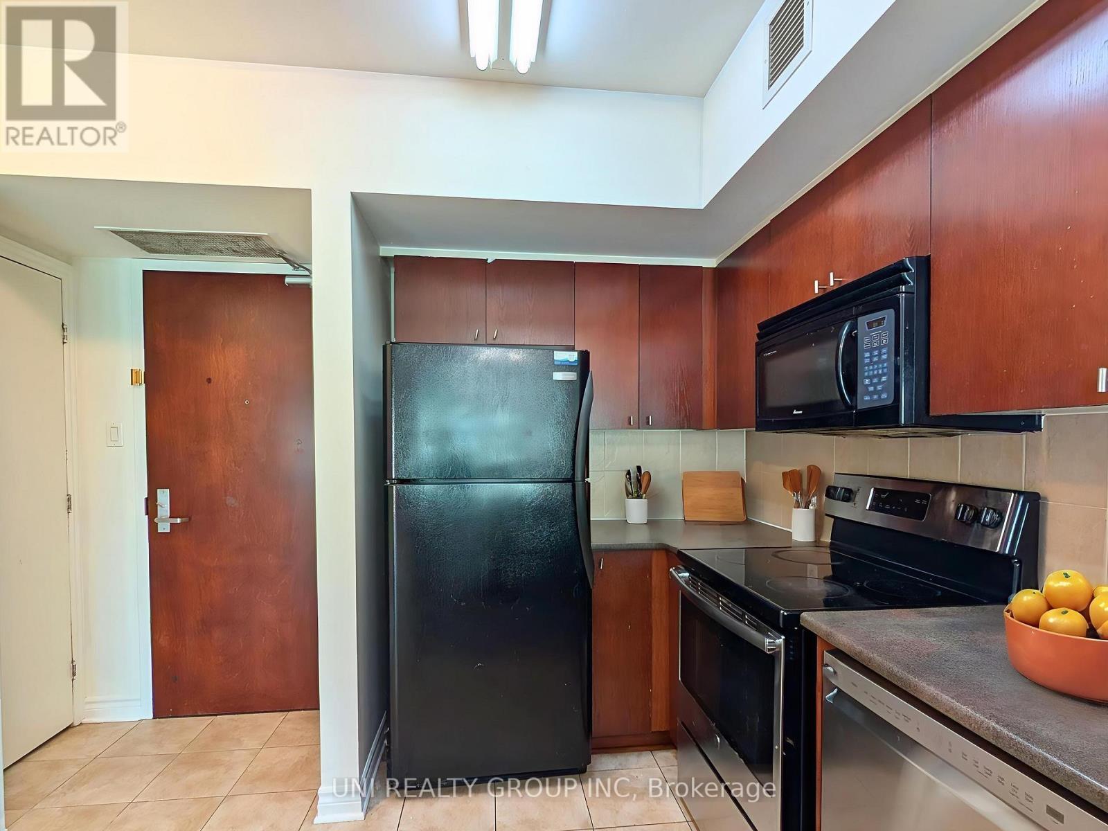 302 - 200 Rideau Street