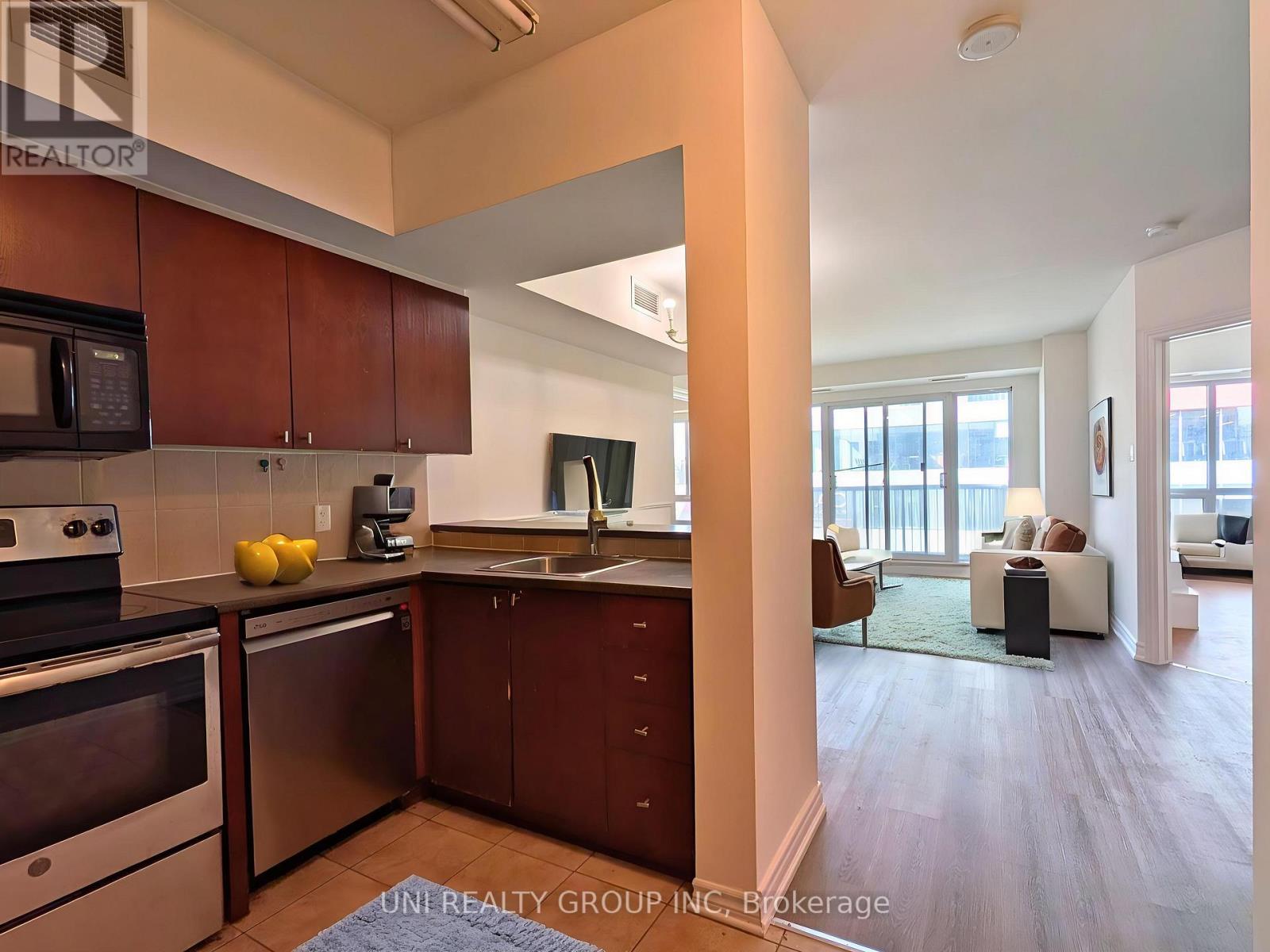 302 - 200 Rideau Street