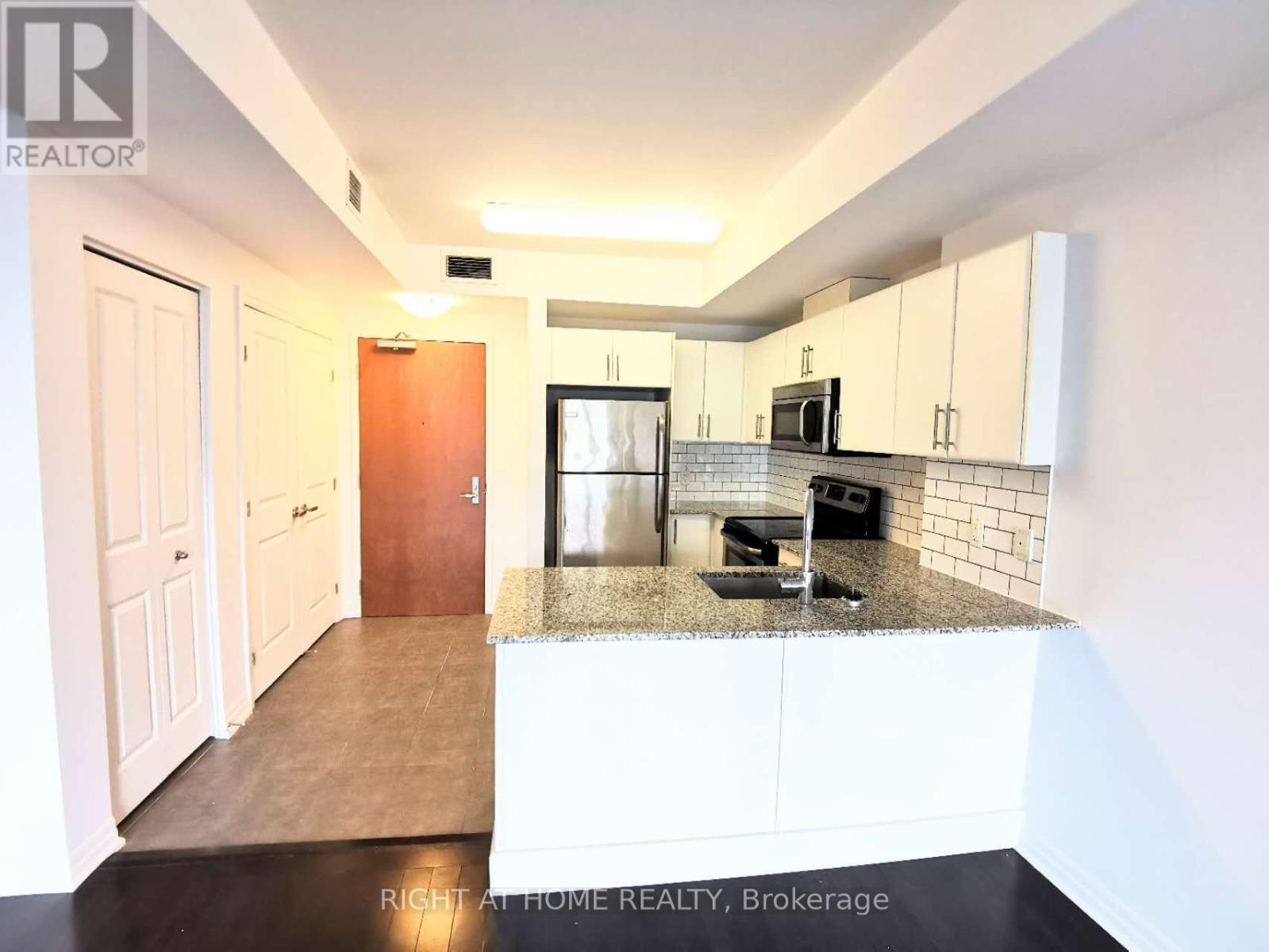 2604 - 242 Rideau Street