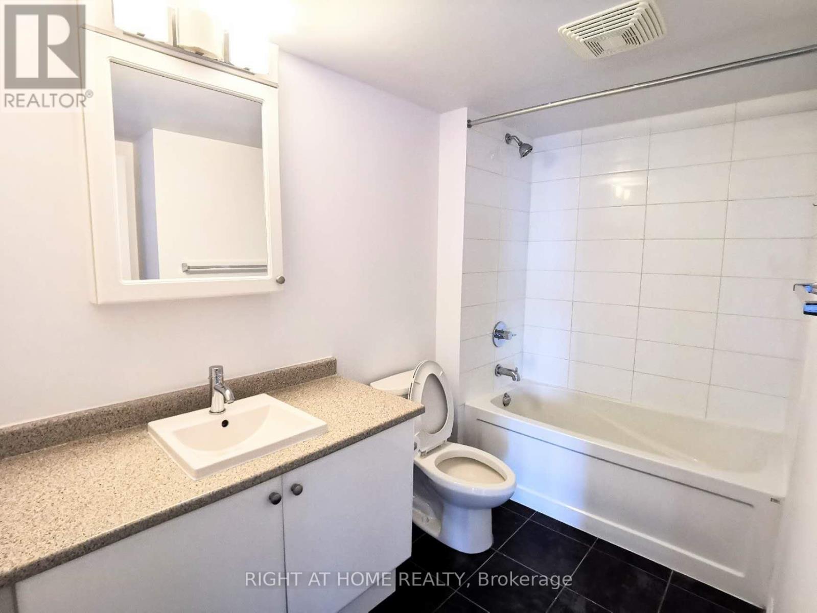 2604 - 242 Rideau Street