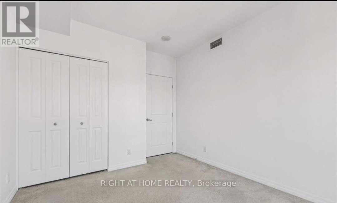 2604 - 242 Rideau Street