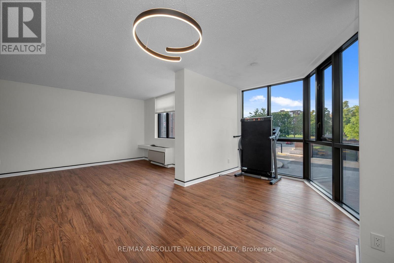 414 - 2871 Richmond Road