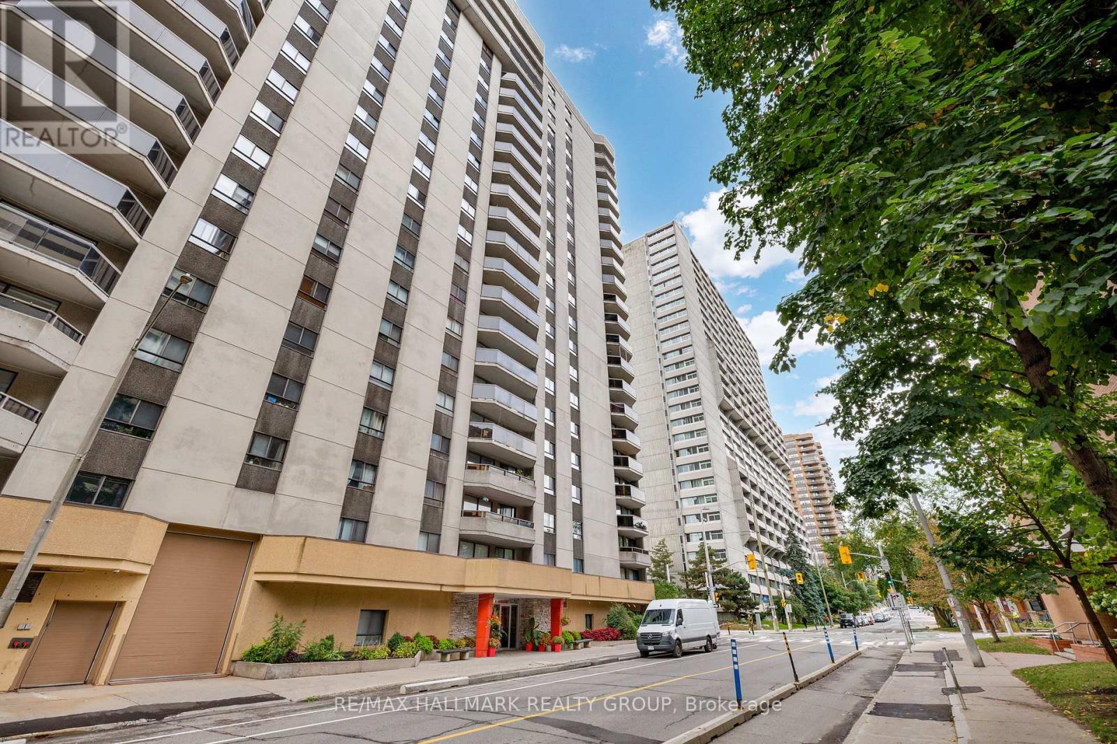 402 - 470 Laurier Avenue W