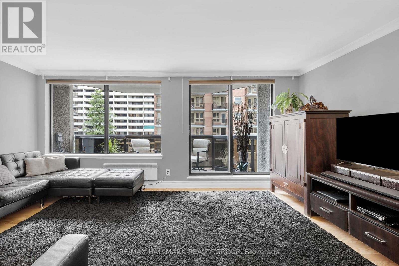 402 - 470 Laurier Avenue W