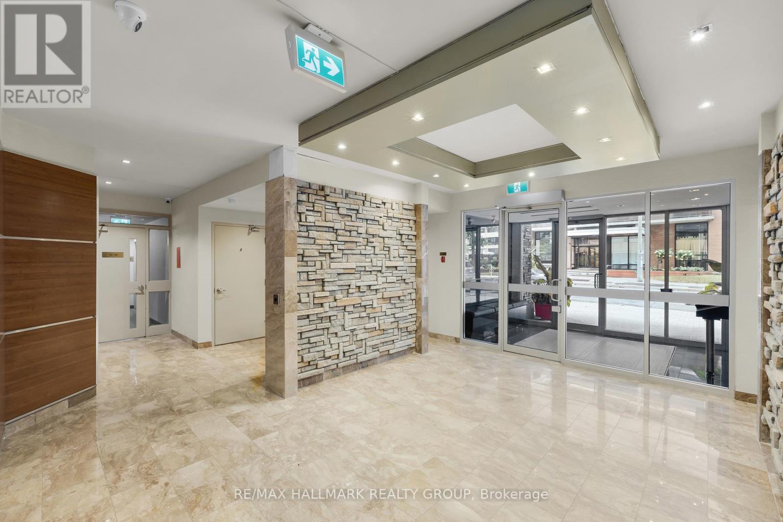 402 - 470 Laurier Avenue W