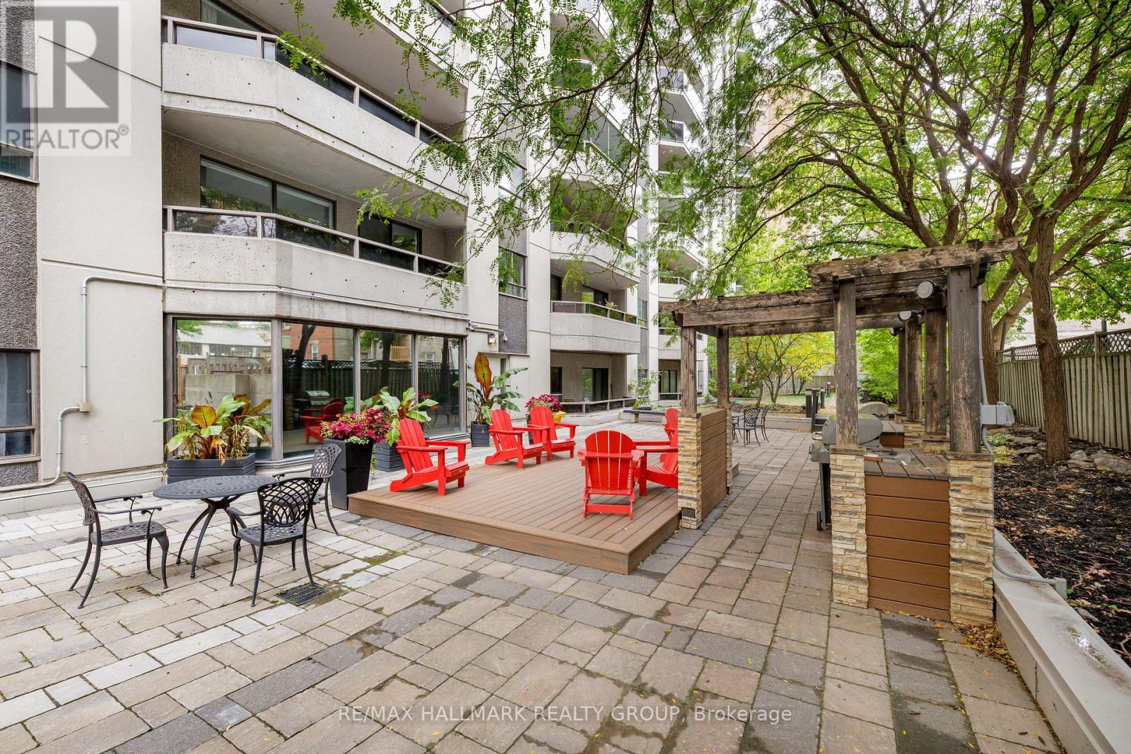 402 - 470 Laurier Avenue W