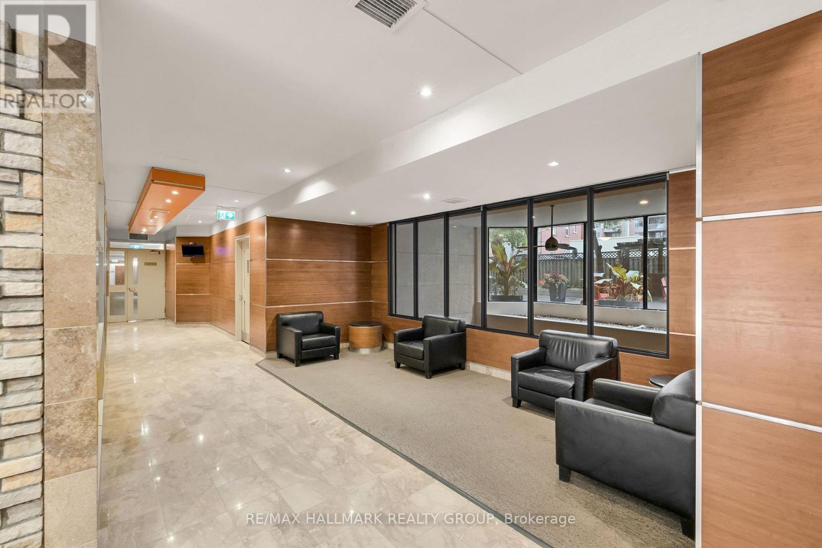 402 - 470 Laurier Avenue W