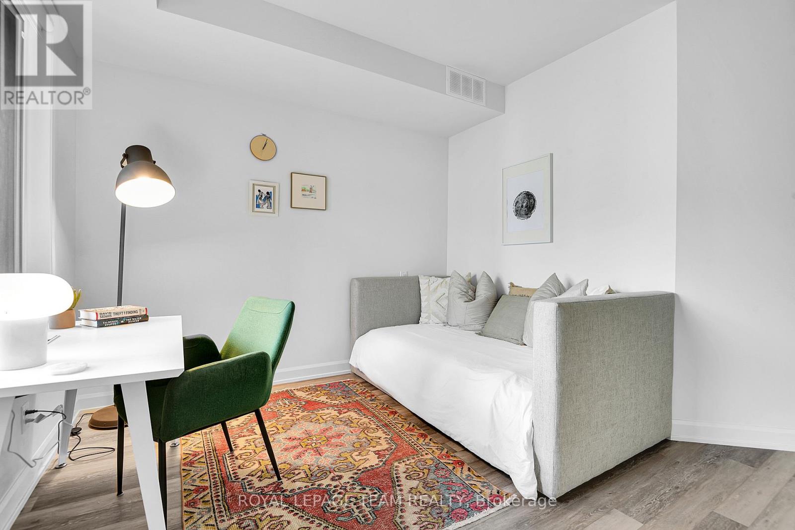 3 - 515 Gladstone Avenue