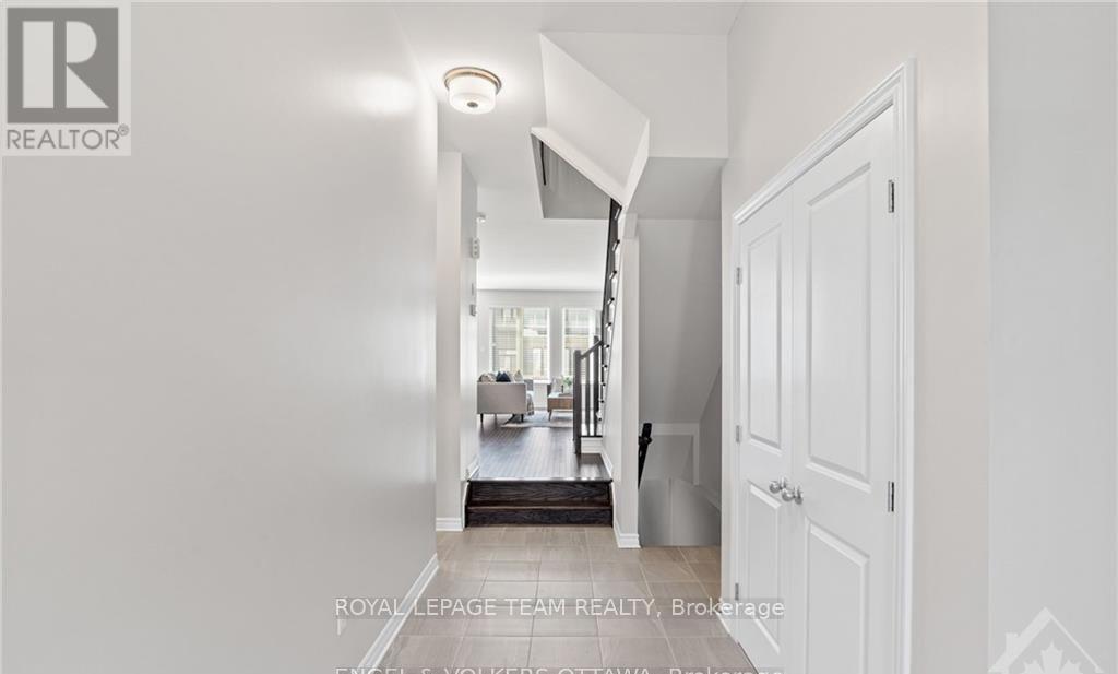 165 Angelonia Crescent E