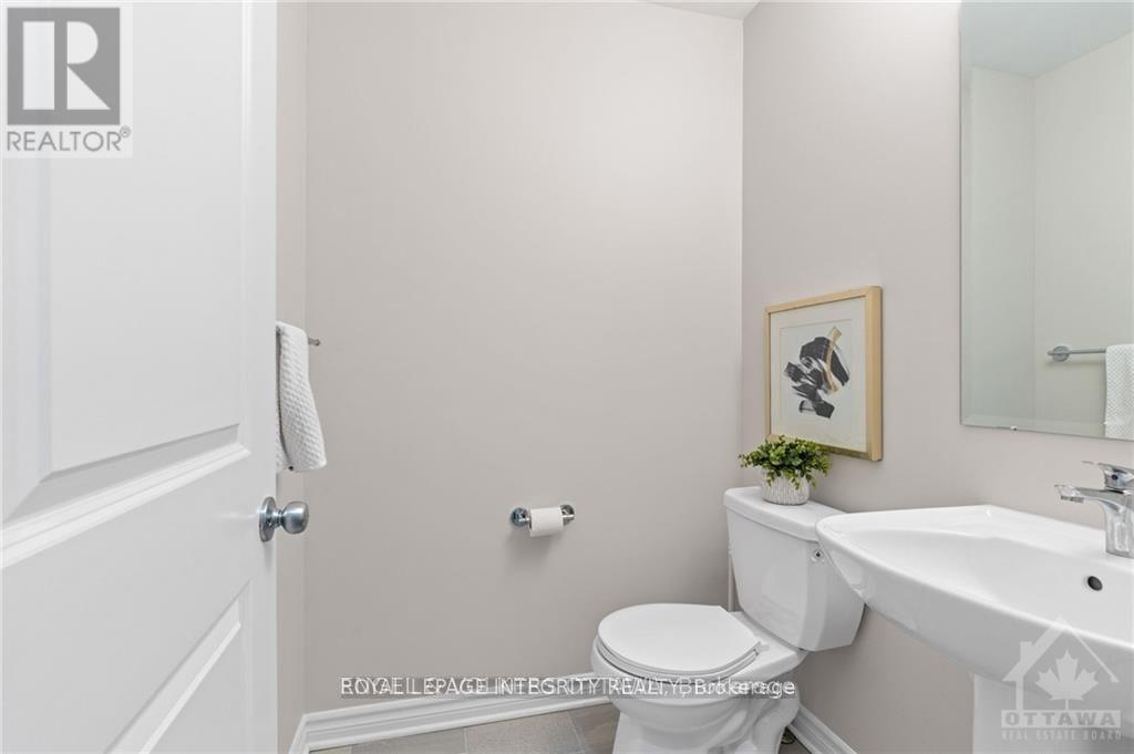 165 Angelonia Crescent E