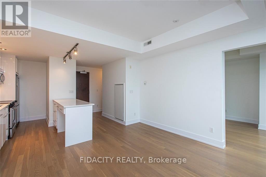 820 - 360 Patricia Avenue