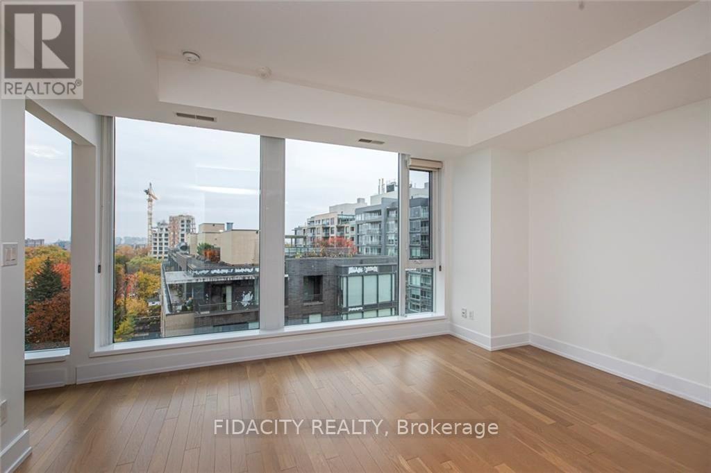 820 - 360 Patricia Avenue