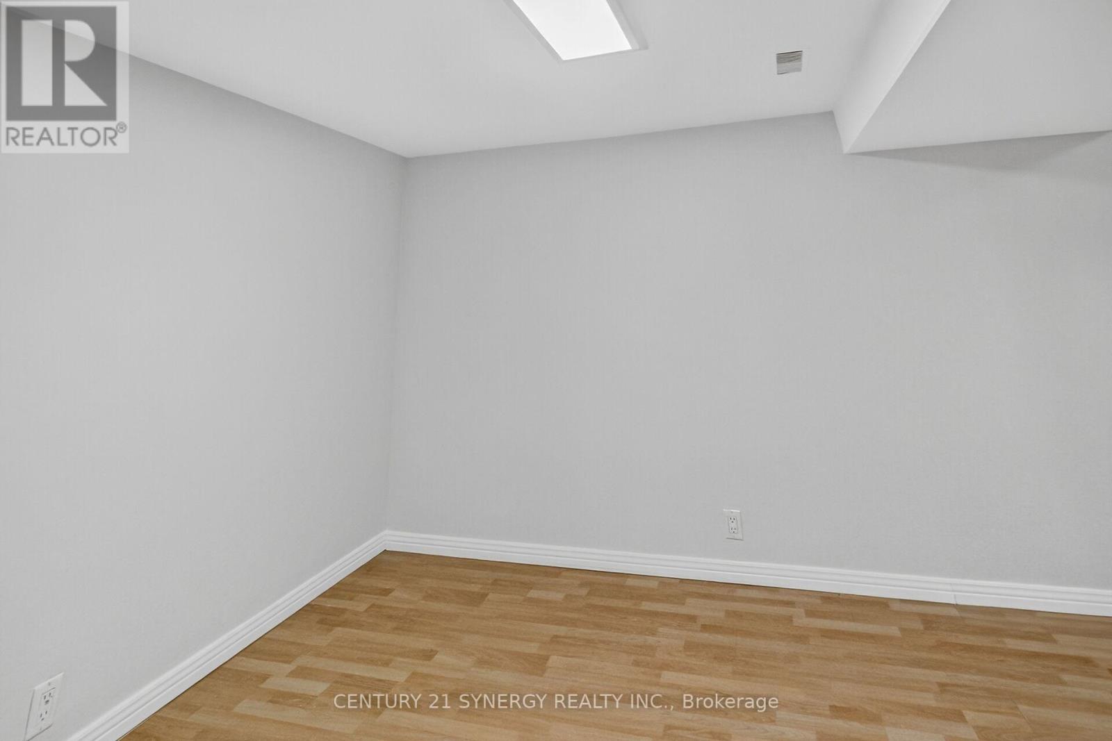 928 Meadowlands Drive