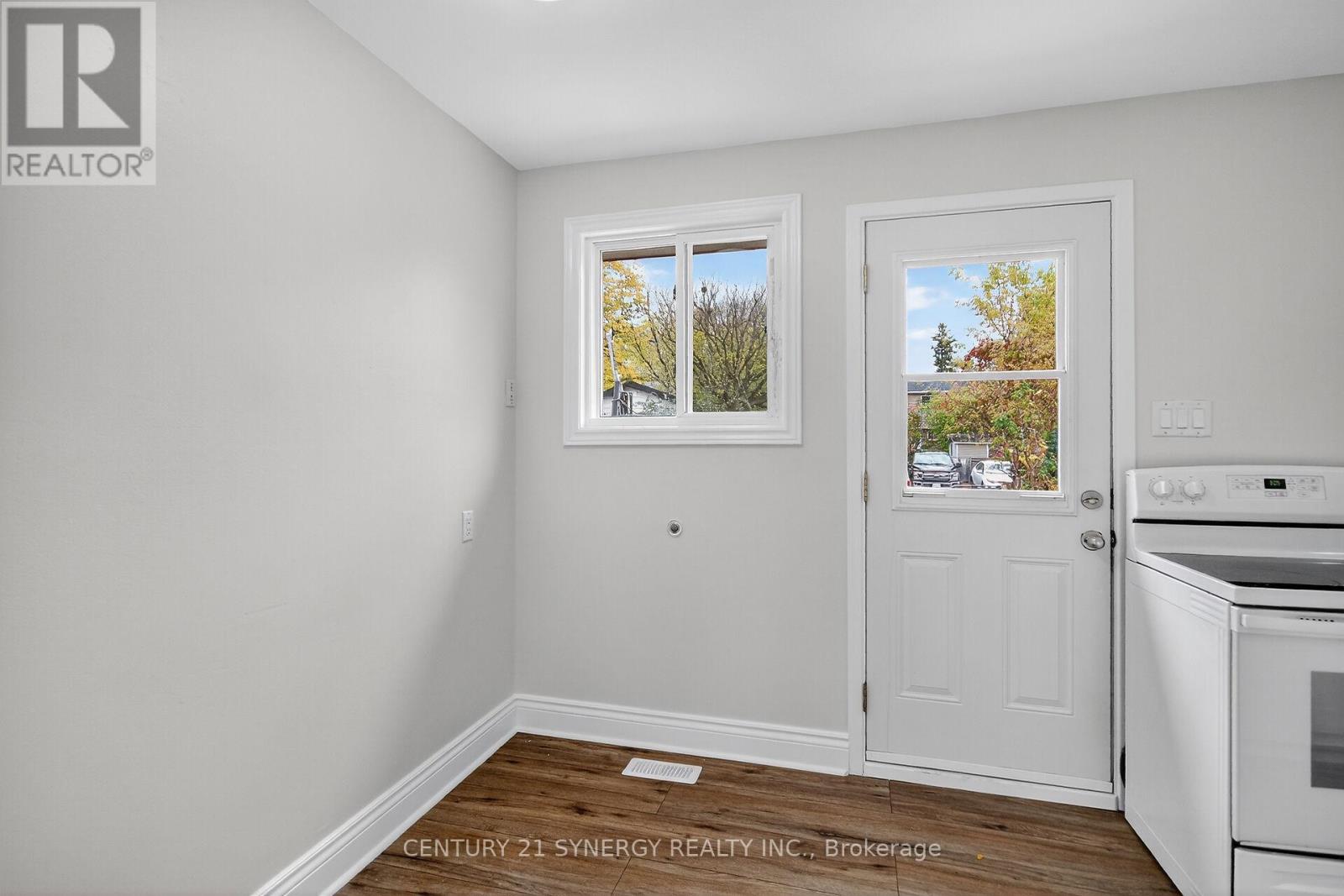 928 Meadowlands Drive