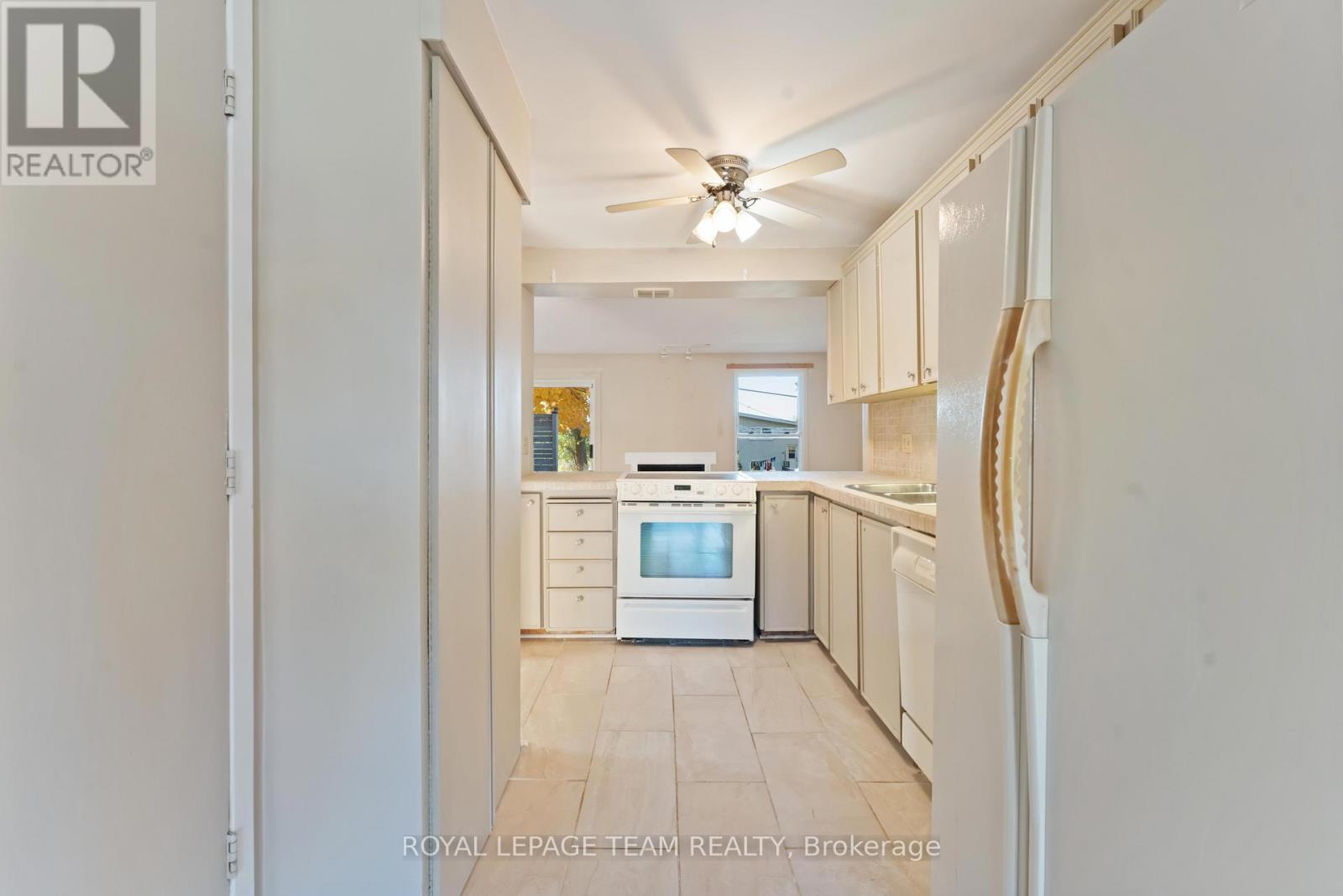 1094 Alenmede Crescent