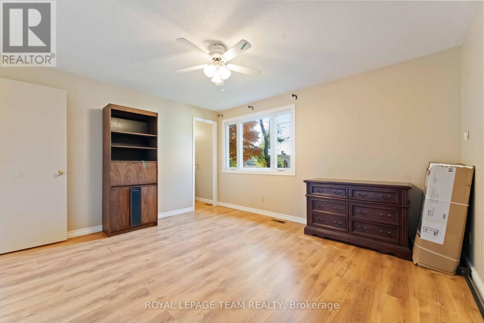 1094 Alenmede Crescent