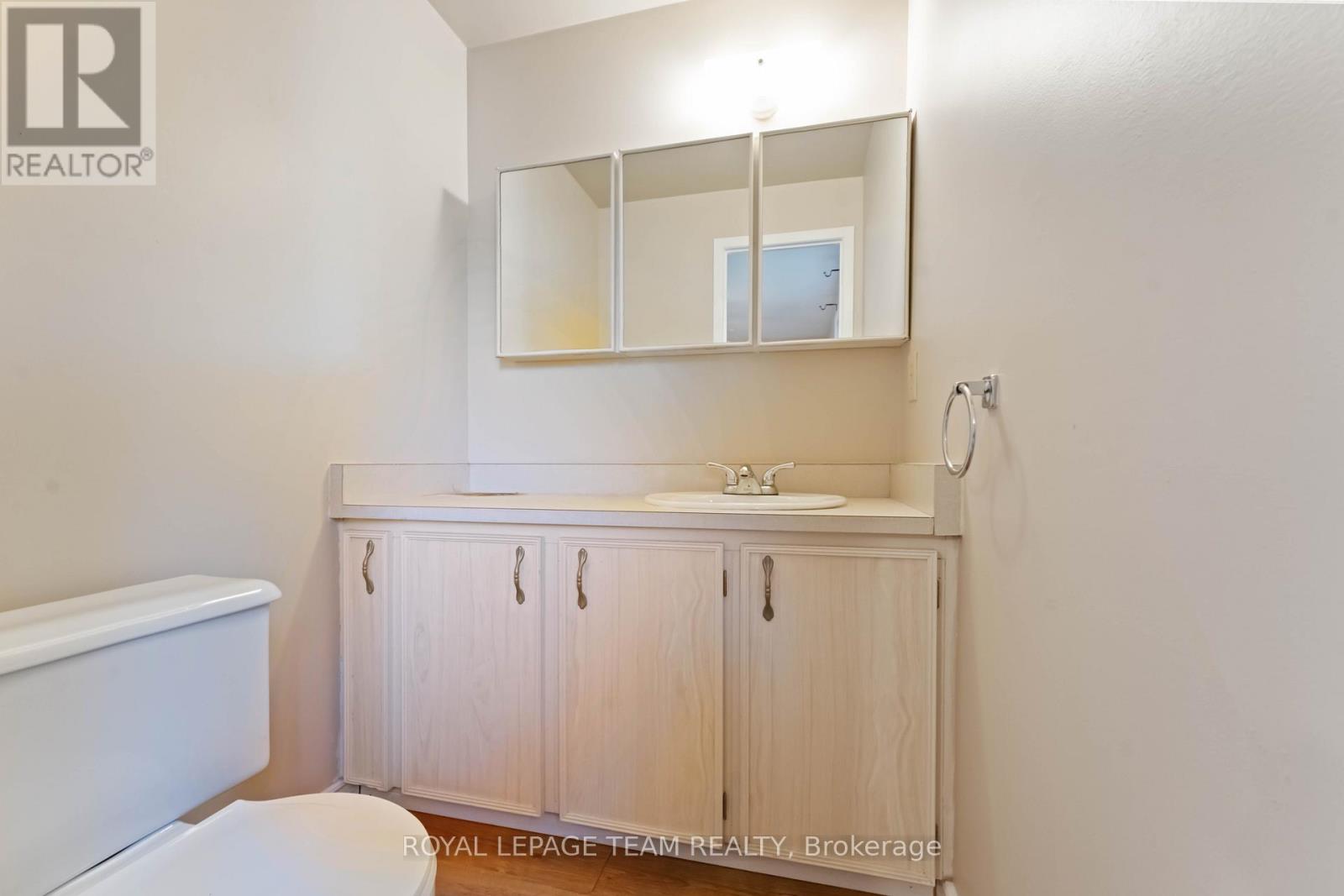 1094 Alenmede Crescent