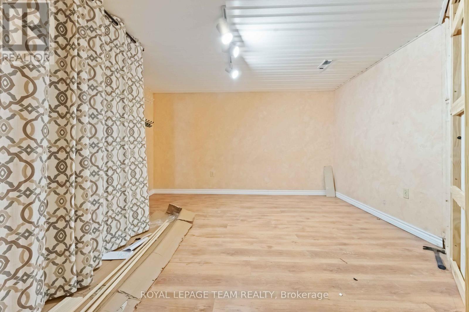 1094 Alenmede Crescent