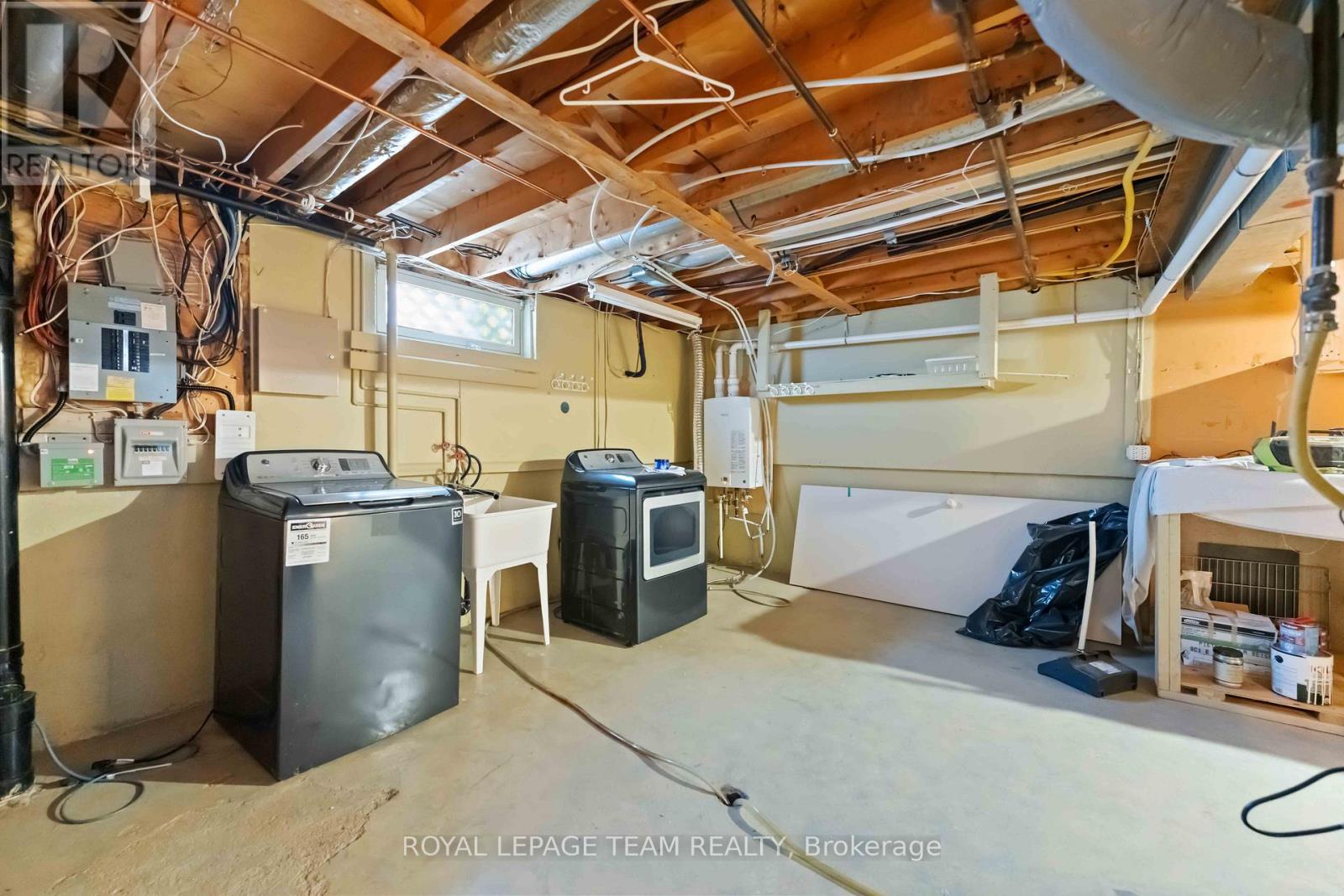 1094 Alenmede Crescent