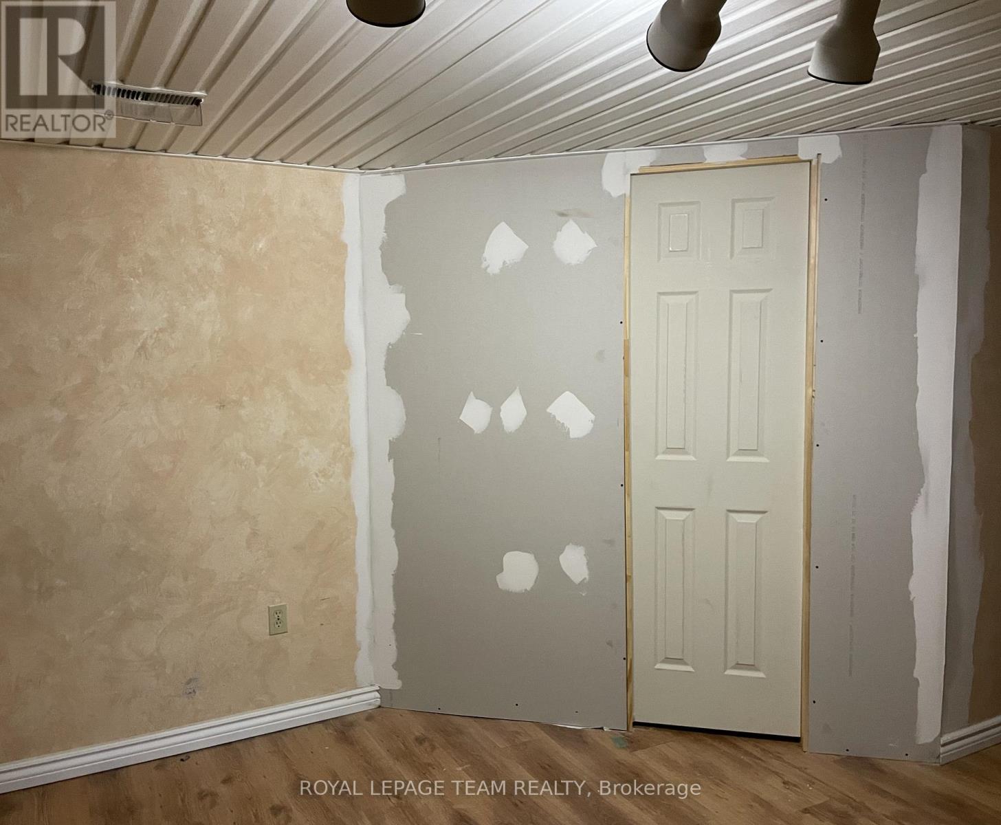 1094 Alenmede Crescent