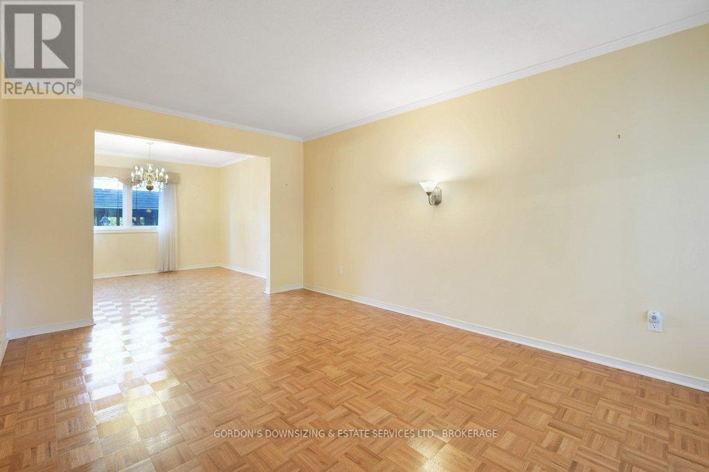 30 Chickasaw Crescent