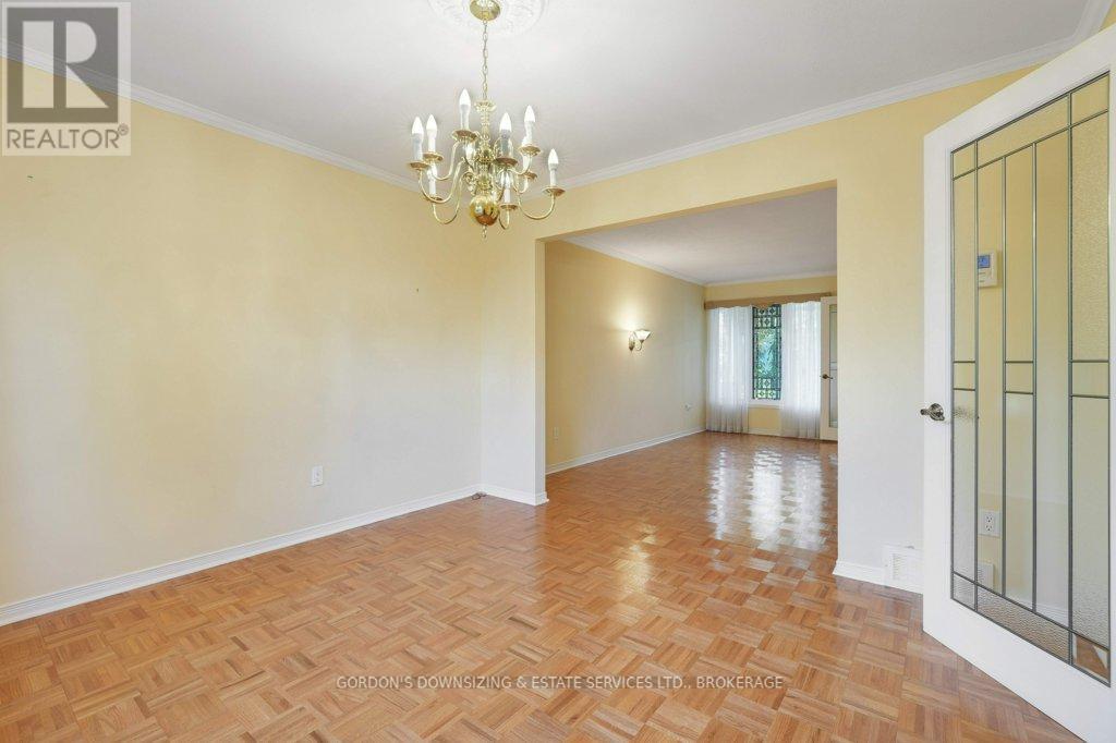 30 Chickasaw Crescent