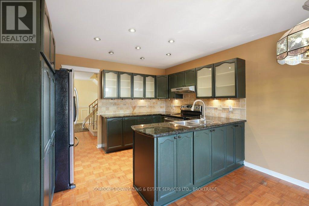 30 Chickasaw Crescent