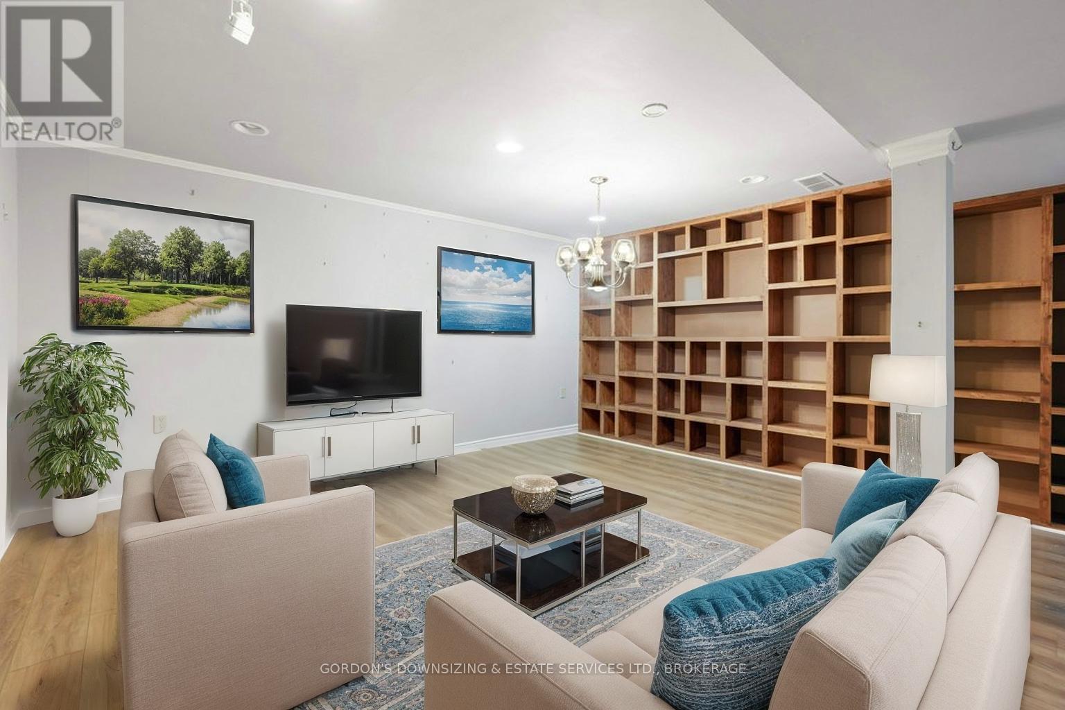 30 Chickasaw Crescent