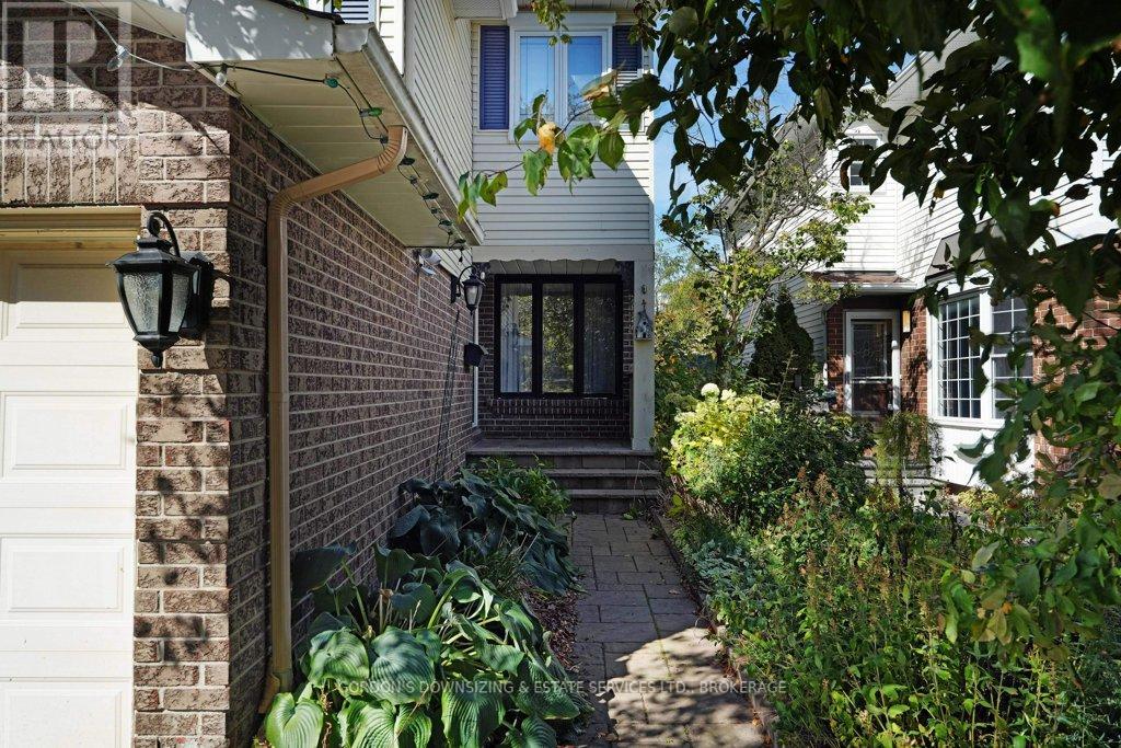 30 Chickasaw Crescent